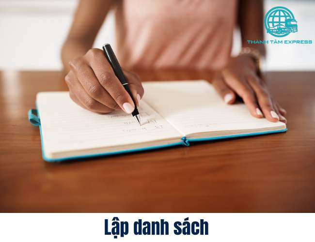 Lập danh sách các đồ vật cần mang đi và các đồ vật cần loại bỏ