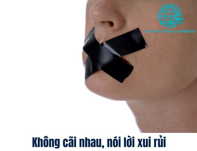 Không cãi nhau, nói lời xui rủi khi dọn đến nhà mới