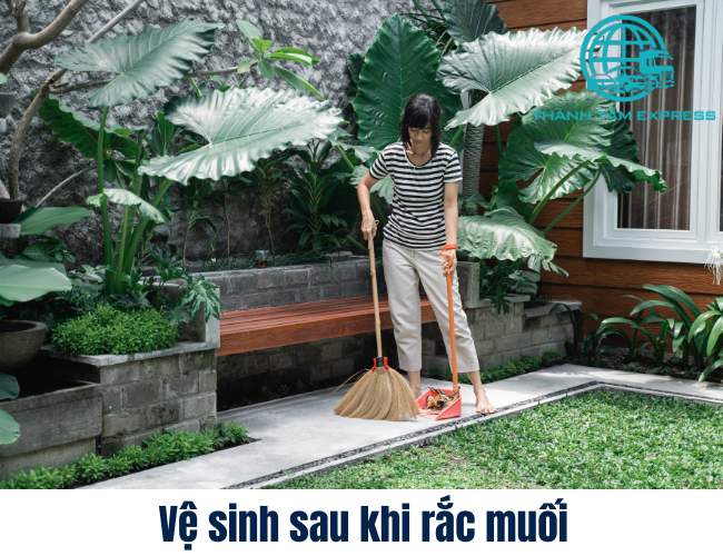Rắc muối khi về nhà mới