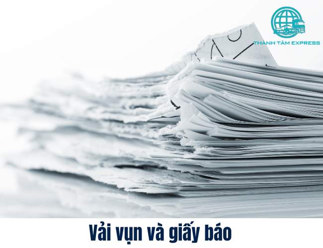 Vải vụn và giấy báo