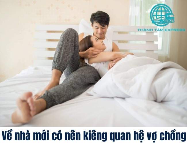 Về nhà mới có nên kiêng quan hệ vợ chồng